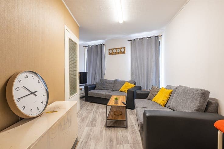 Townhouse with an indoor garage near the center of Ghent