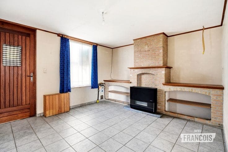 House with spacious garage in Haringe