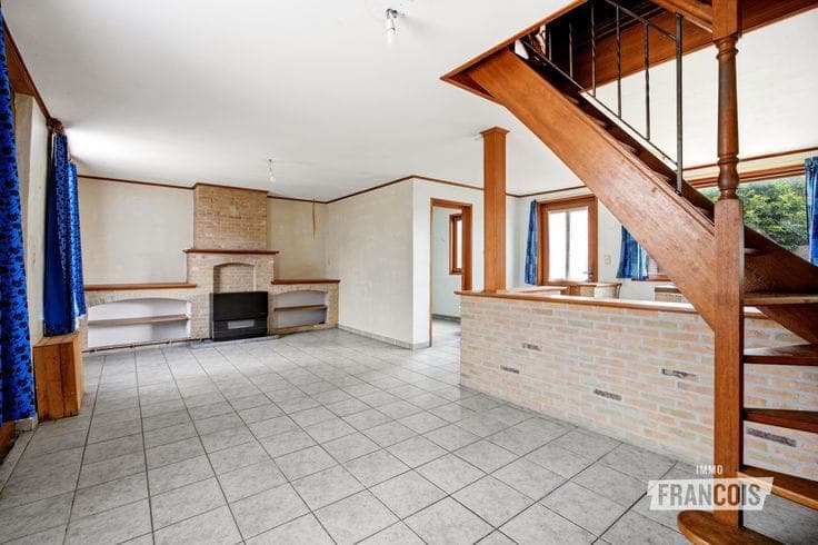 House with spacious garage in Haringe
