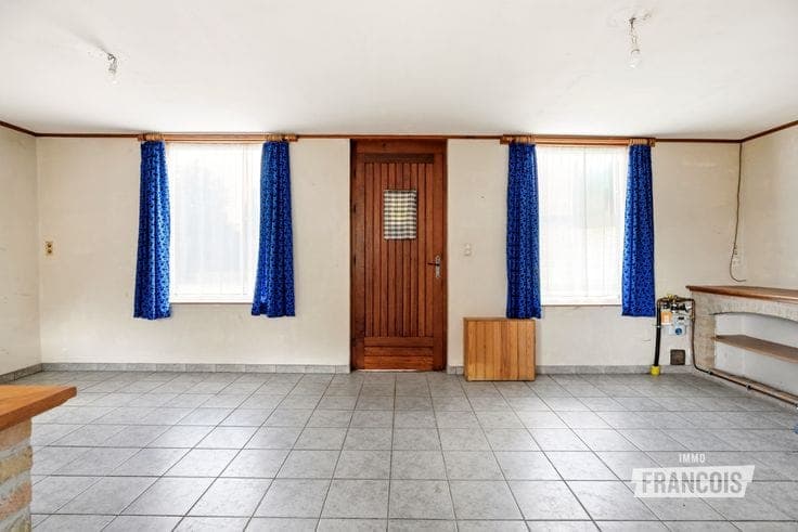 House with spacious garage in Haringe