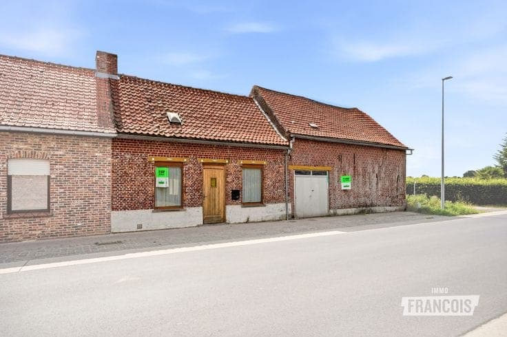 House with spacious garage in Haringe