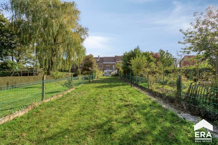 HOUSE WITH 2 BEDROOMS, GARDEN, GARAGE AND ATTIC