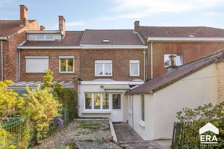 HOUSE WITH 2 BEDROOMS, GARDEN, GARAGE AND ATTIC
