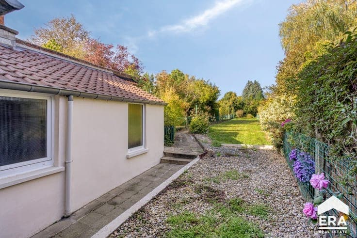 HOUSE WITH 2 BEDROOMS, GARDEN, GARAGE AND ATTIC