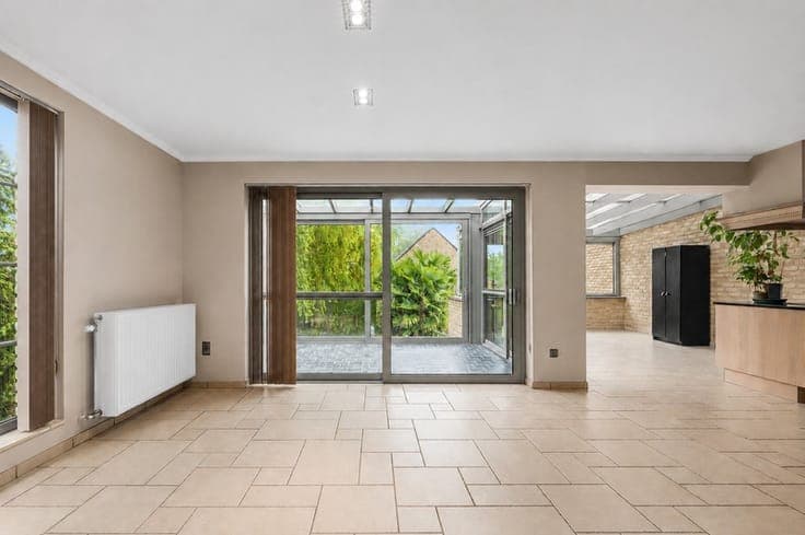 Ruime woning met 2 slpk, tuin en dubbele garage