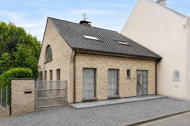 Ruime woning met 2 slpk, tuin en dubbele garage