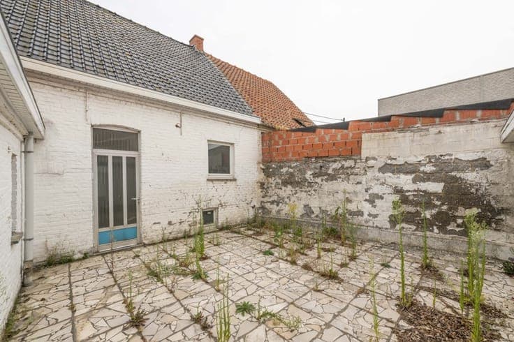 Te slopen LANDELIJK gelegen woning op een perceel van 815...