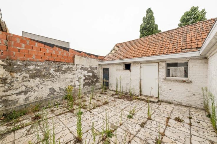 Te slopen LANDELIJK gelegen woning op een perceel van 815...