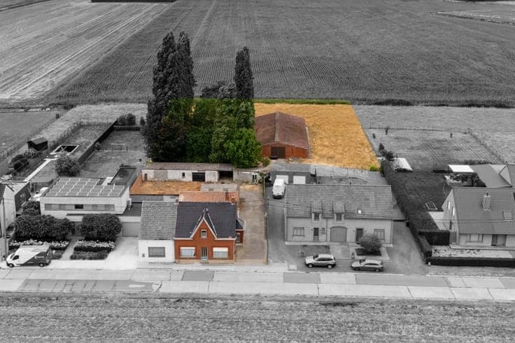 Te slopen LANDELIJK gelegen woning op een perceel van 815...