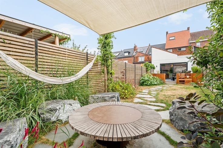 Recently renovated home with 3 bedrooms and a cozy city gard