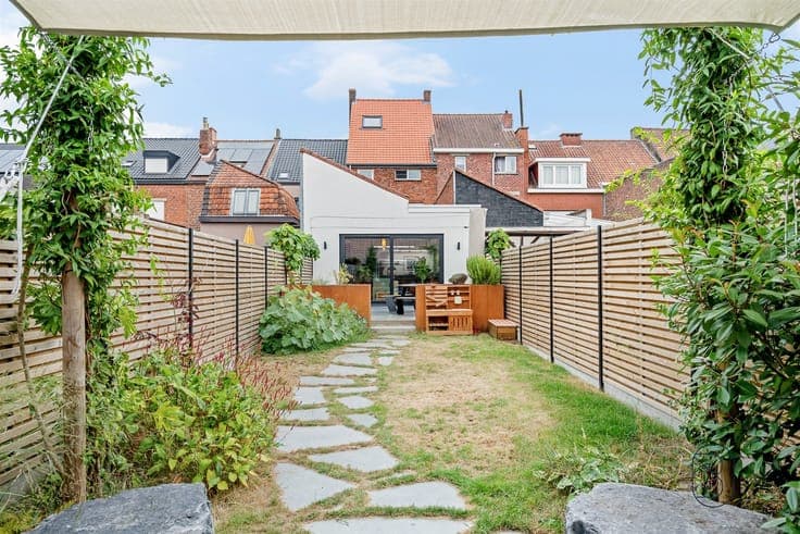 Recently renovated home with 3 bedrooms and a cozy city gard