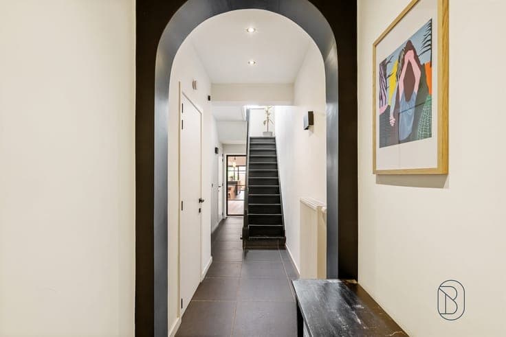 Recently renovated home with 3 bedrooms and a cozy city gard