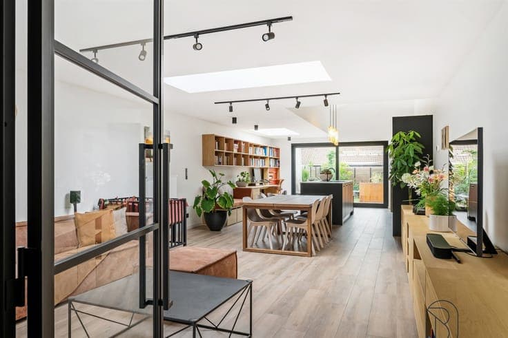Recently renovated home with 3 bedrooms and a cozy city gard