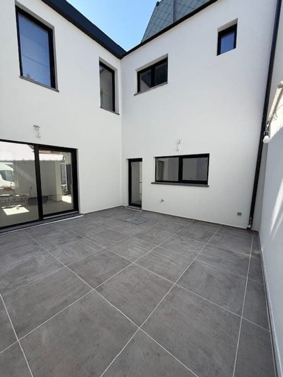 Instapklare gerenoveerde woning met vier slaapkamers.