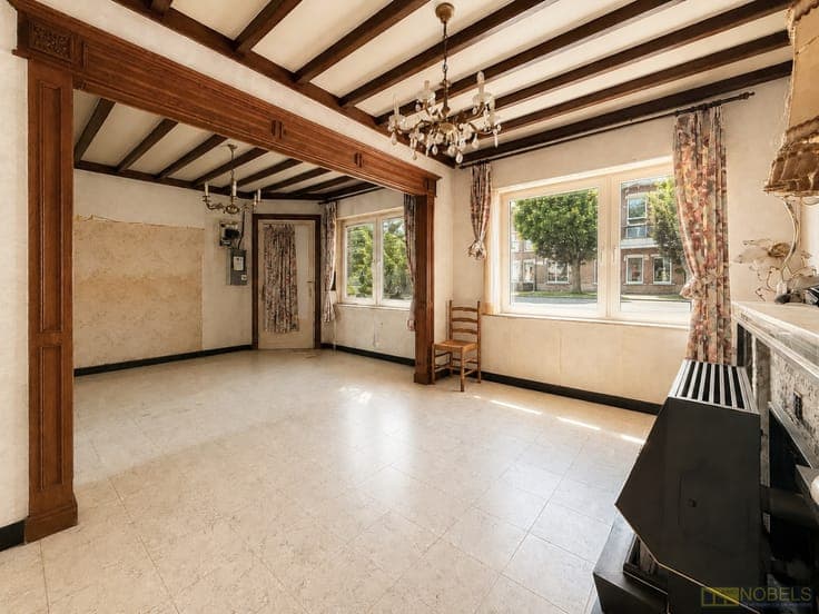 Te koop, volledig te renoveren woning met garage en tuin ...