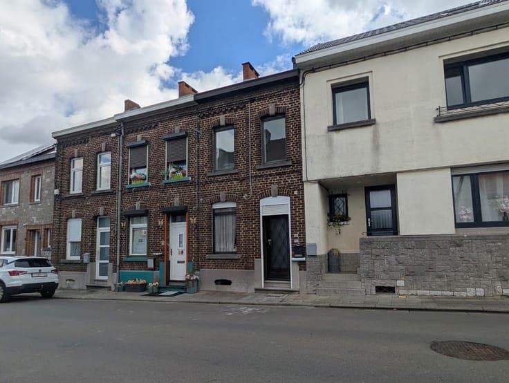 Maison à rénover 2 ch avec jardin à Mont-sur-Marchienne