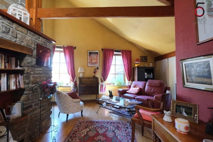 WANDRE district - Large house + liberal teacher section