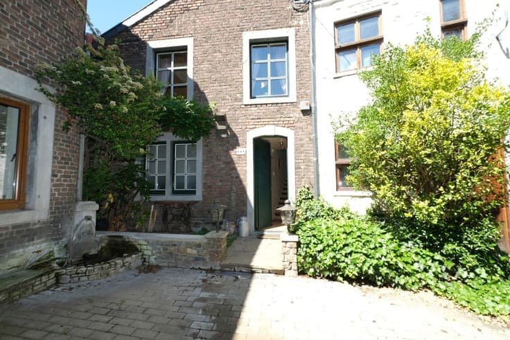 WANDRE district - Large house + liberal teacher section