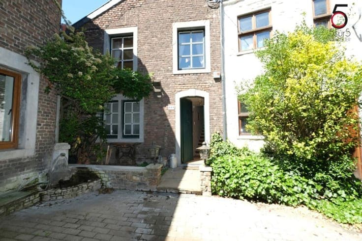 WANDRE district - Large house + liberal teacher section