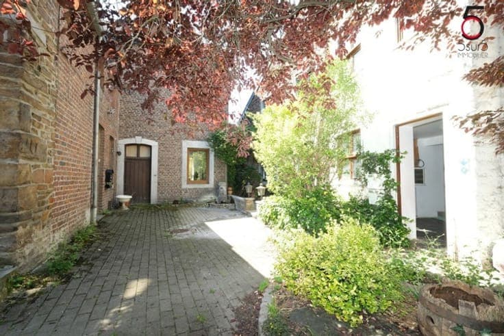WANDRE district - Large house + liberal teacher section