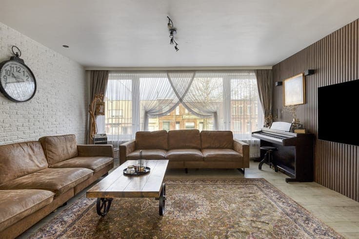 Call Floor house with 3 bedrooms, garage and city coo
