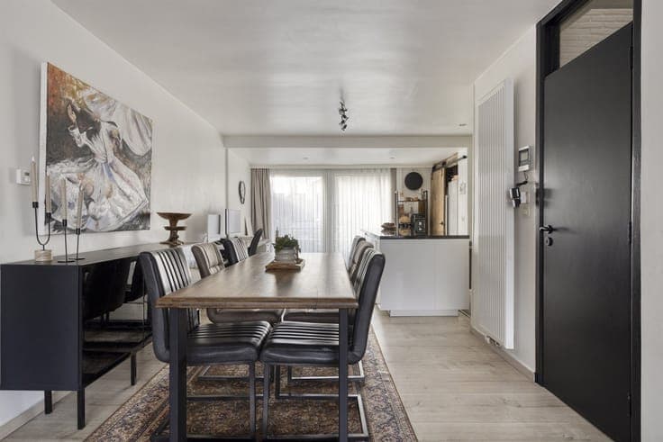 Call Floor house with 3 bedrooms, garage and city coo