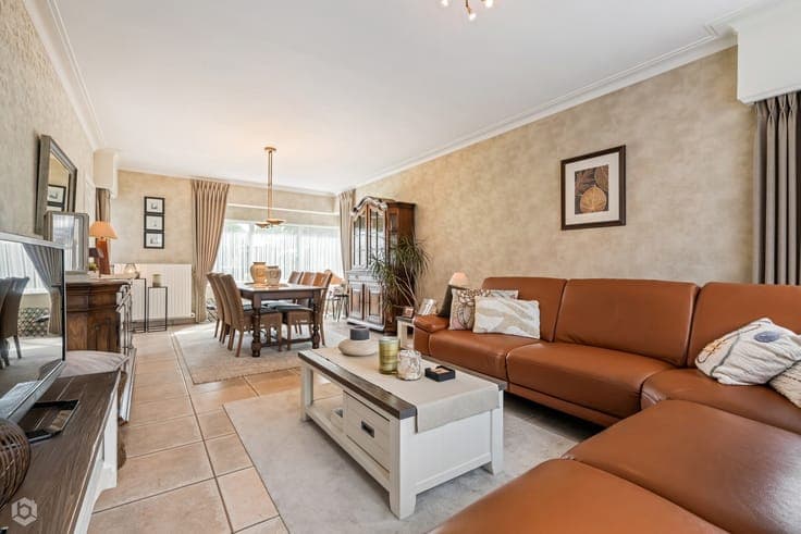 Ruime woning met 4 slpkrs op perceel 9a 55ca te Onze-Liev...