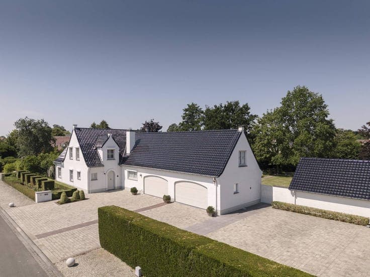 Exclusive villa on a spacious plot near the Sterrebos