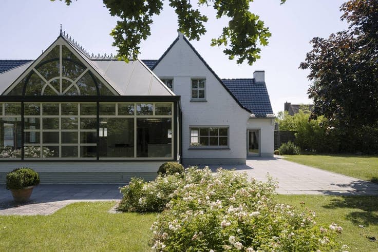 Exclusive villa on a spacious plot near the Sterrebos