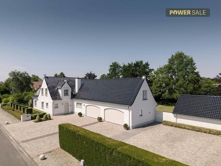 Exclusive villa on a spacious plot near the Sterrebos