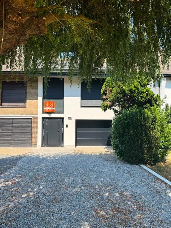Uitmuntend gelegen gerenoveerde woning !