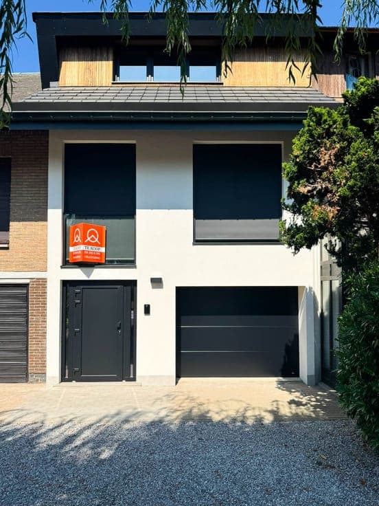 Uitmuntend gelegen gerenoveerde woning !
