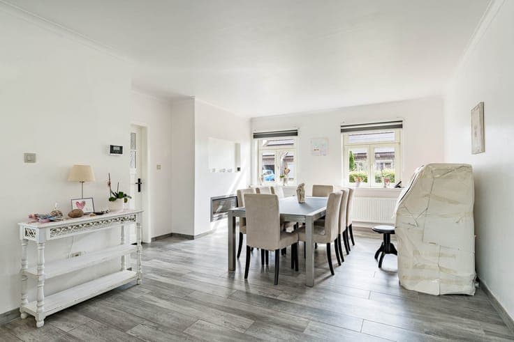 Gerenoveerde woning met 3 slaapkamers, een garage en een ...