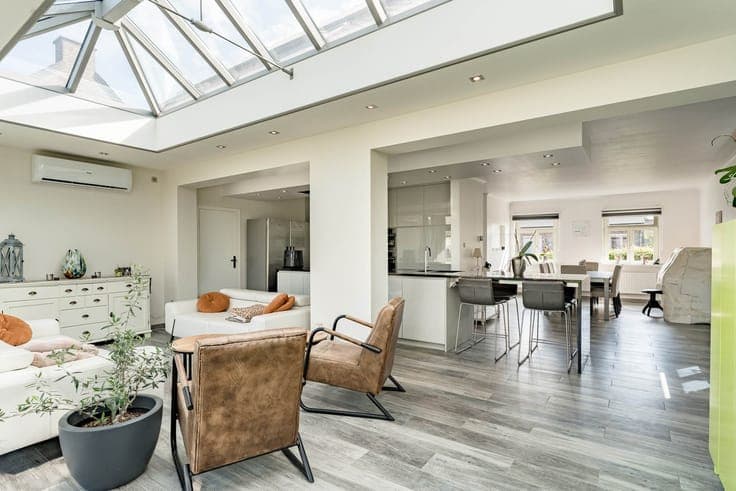 Gerenoveerde woning met 3 slaapkamers, een garage en een ...