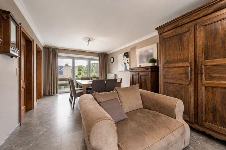 Move-in-ready 3-bedroom bel-étage with green views in Lede