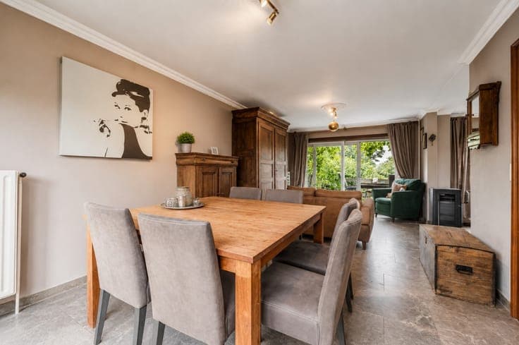 Move-in-ready 3-bedroom bel-étage with green views in Lede