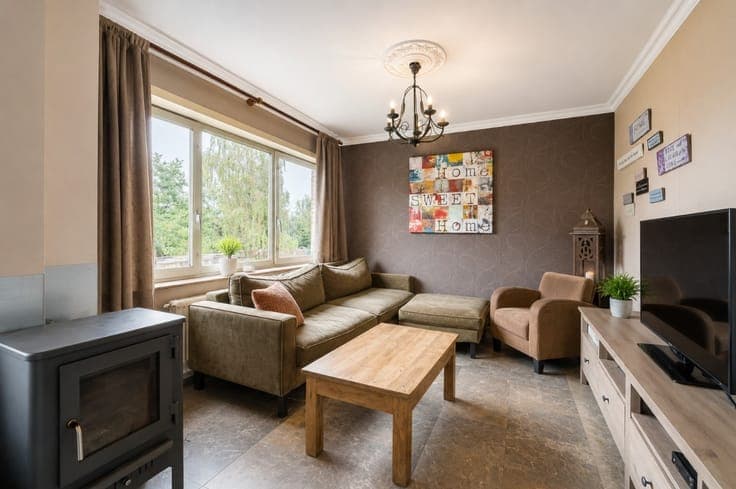 Move-in-ready 3-bedroom bel-étage with green views in Lede