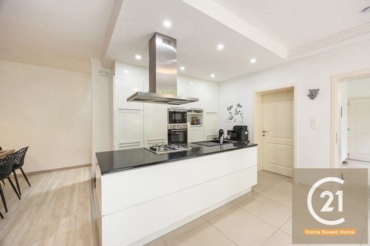 Prestigious Area: 5-Bedroom Home with High Investment Return