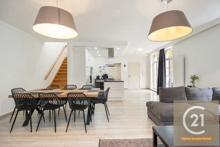 Prestigious Area: 5-Bedroom Home with High Investment Return