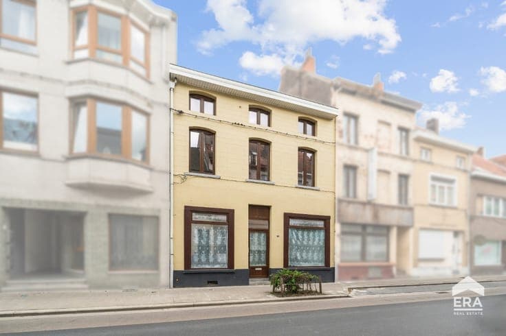 For sale: renovated house near station in Ruisbroek