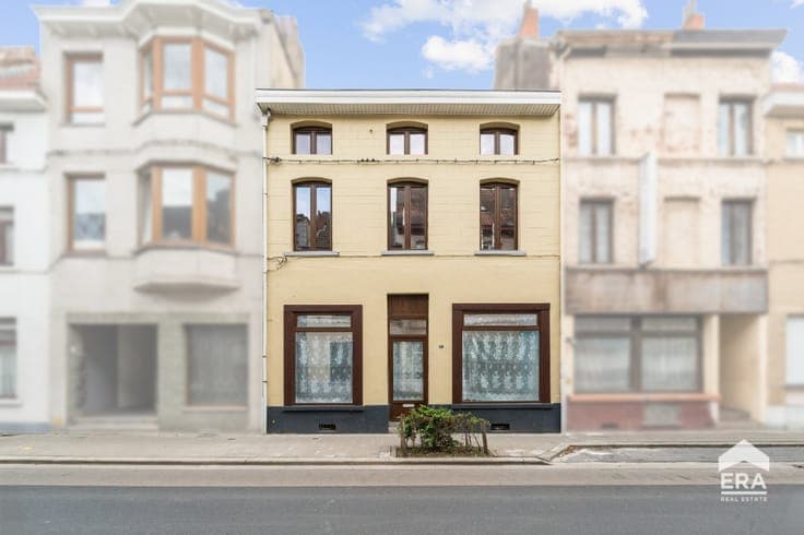 For sale: renovated house near station in Ruisbroek