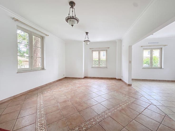 Prestigious and spacious villa with indoor pool