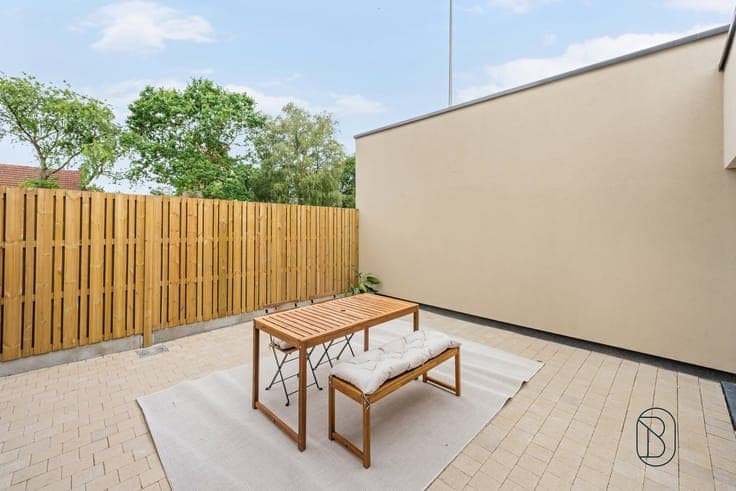 Kwalitatief gerenoveerde woning met 3 slk en leuk terras!