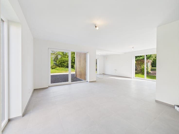 New 4-bedroom villa with garden and garage in Libin