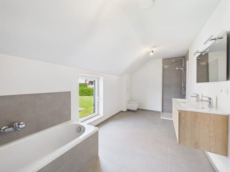 New 4-bedroom villa with garden and garage in Libin