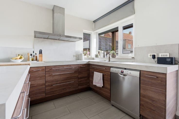 SEMI-DETACHED HOME WITH SUNNY GARDEN AT HOOGLEDE