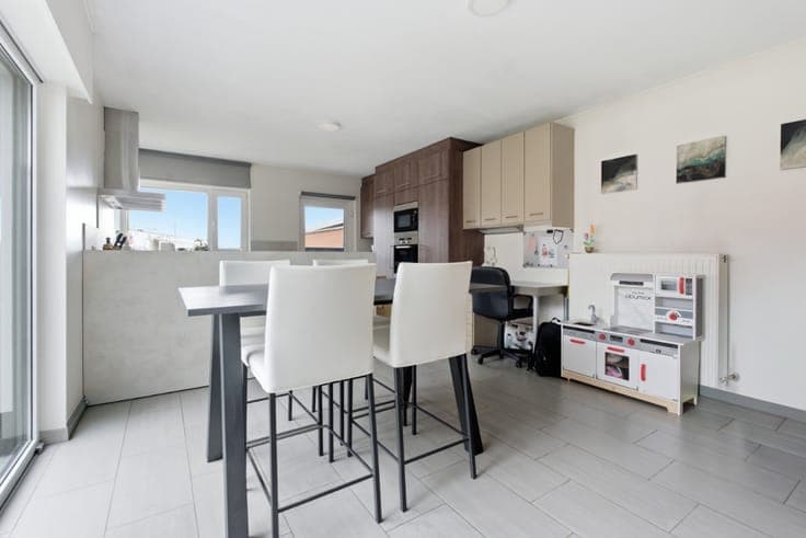 SEMI-DETACHED HOME WITH SUNNY GARDEN AT HOOGLEDE