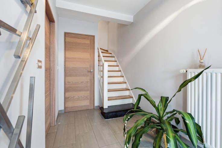 SEMI-DETACHED HOME WITH SUNNY GARDEN AT HOOGLEDE