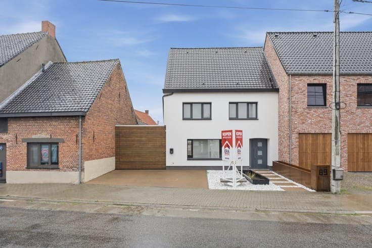 SEMI-DETACHED HOME WITH SUNNY GARDEN AT HOOGLEDE