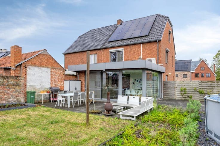 Energy-efficient renovated home with garden in Kermt
